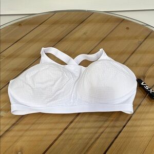 Victoria's Secret White Perforated Wireless Sports Bra new with tags 38DD